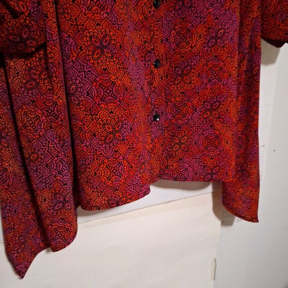 A Catherines Women's Plus Sized Blouse Red Paisley Office Siren Sharkbite Hem 5X - Picture 2 of 13